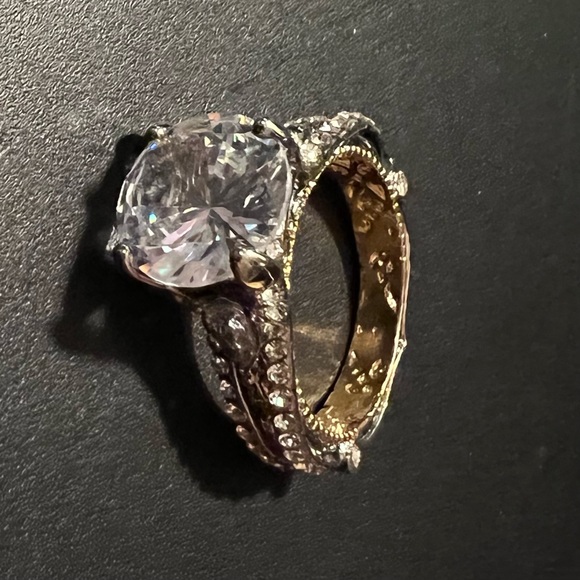 Woman’s ring - Picture 11 of 13